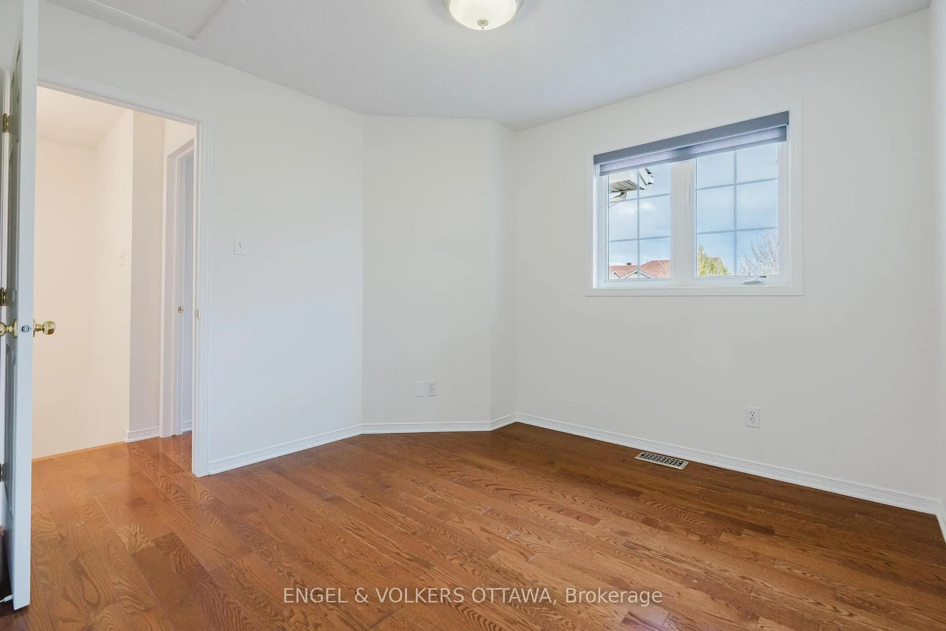 Photo 23 of 149 Duntroon Circle, Ottawa, Hunt Club Park/Greenboro — HOMEH
