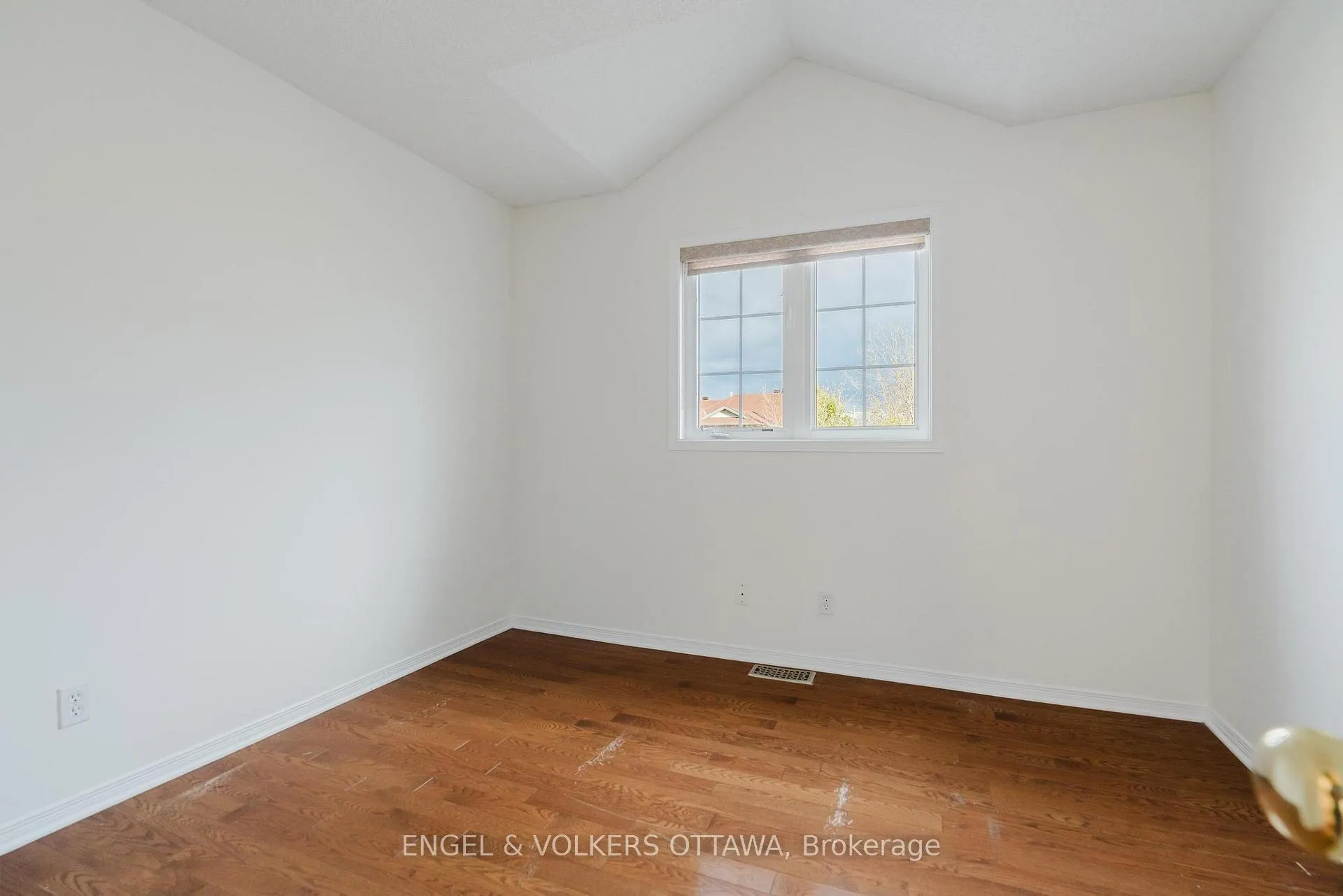 Photo 24 of 149 Duntroon Circle, Ottawa, Hunt Club Park/Greenboro — HOMEH