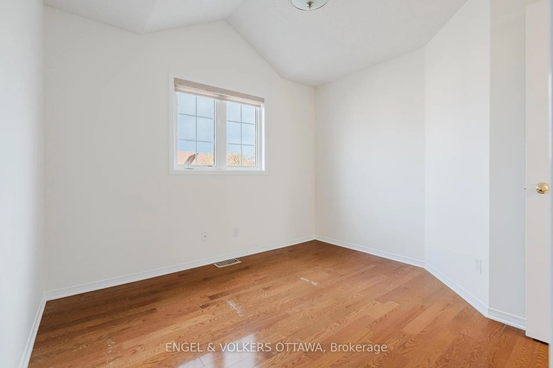 Photo 25 of 149 Duntroon Circle, Ottawa, Hunt Club Park/Greenboro — HOMEH