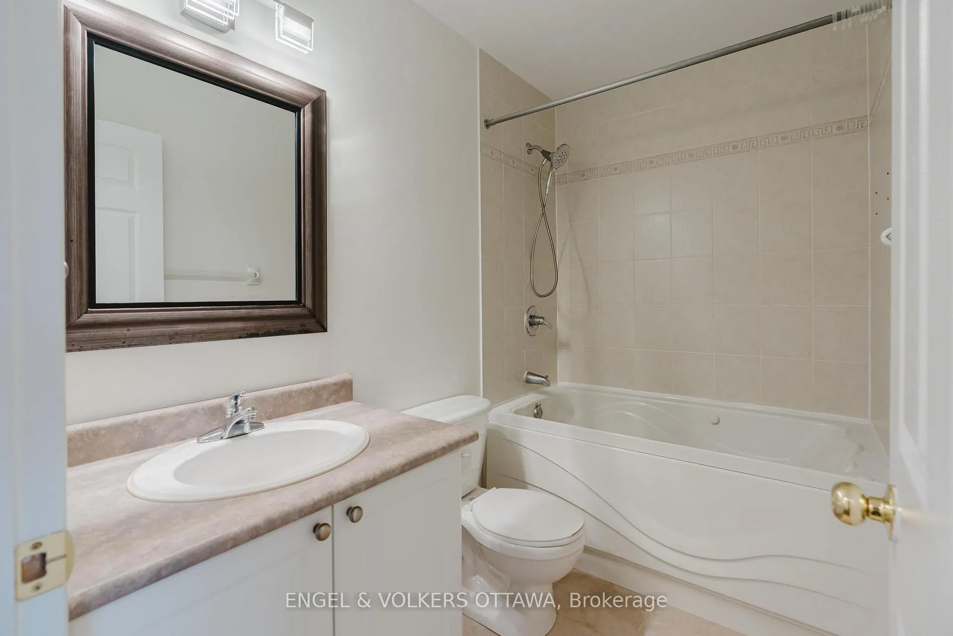 Photo 27 of 149 Duntroon Circle, Ottawa, Hunt Club Park/Greenboro — HOMEH