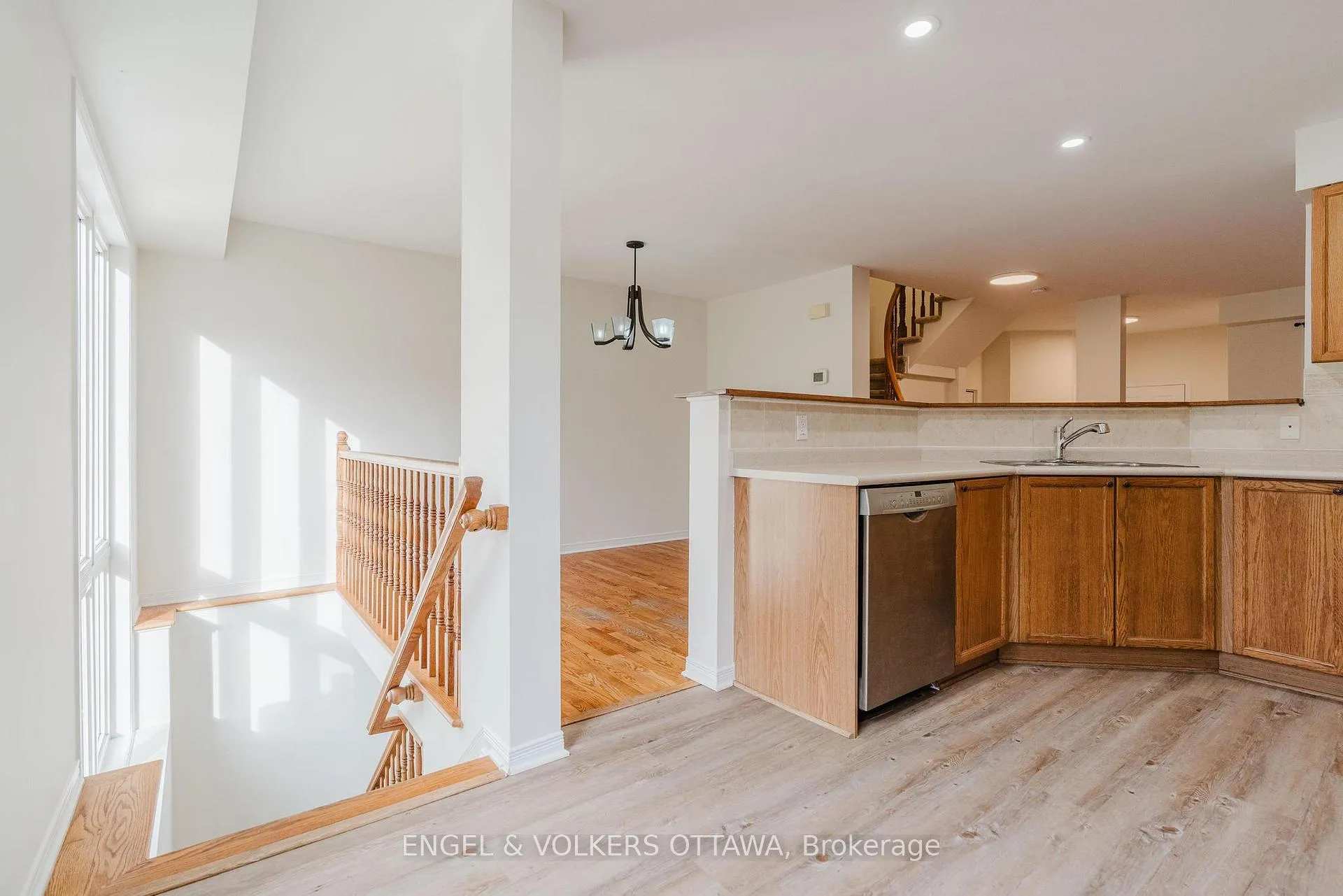 Photo 28 of 149 Duntroon Circle, Ottawa, Hunt Club Park/Greenboro — HOMEH