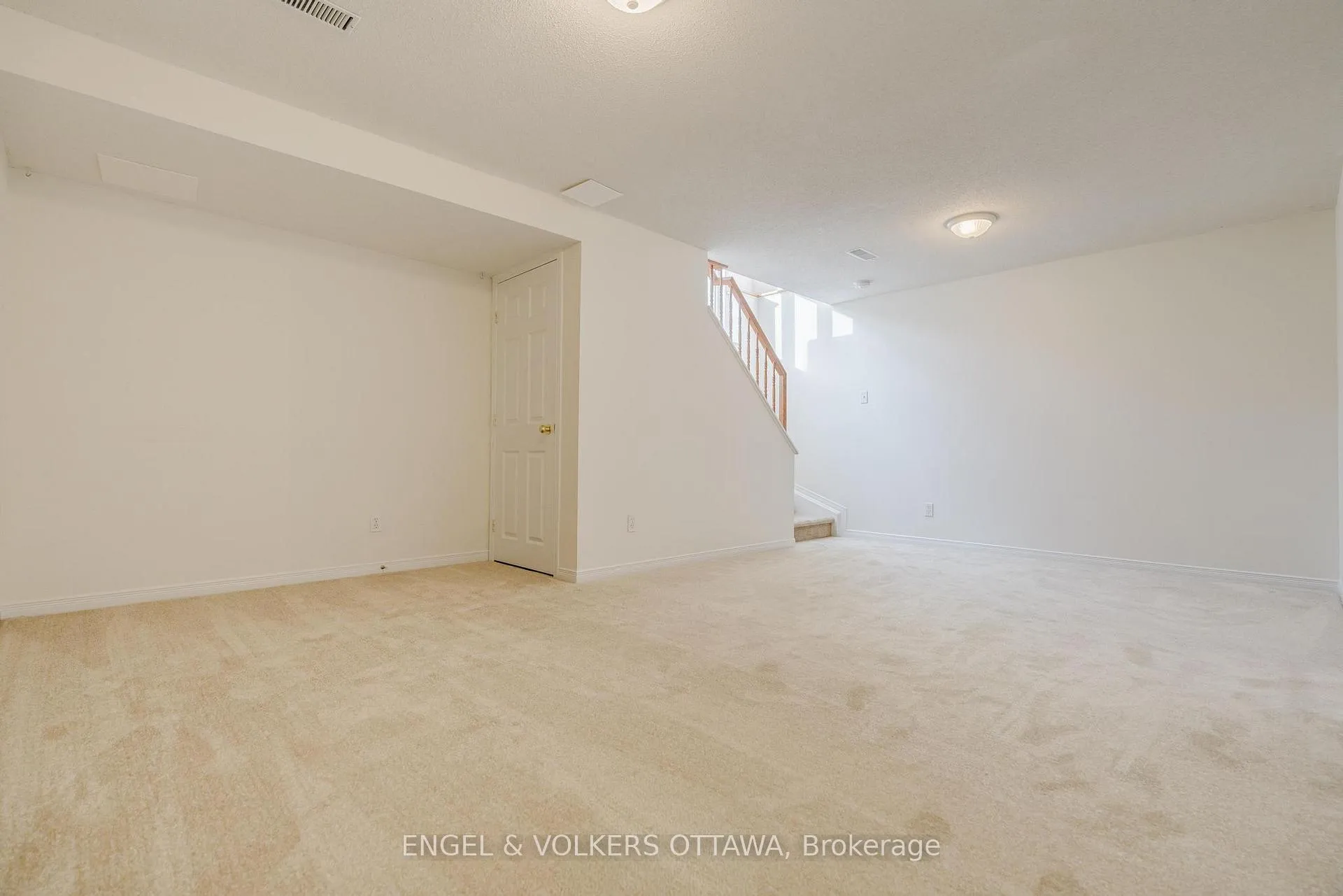 Photo 32 of 149 Duntroon Circle, Ottawa, Hunt Club Park/Greenboro — HOMEH