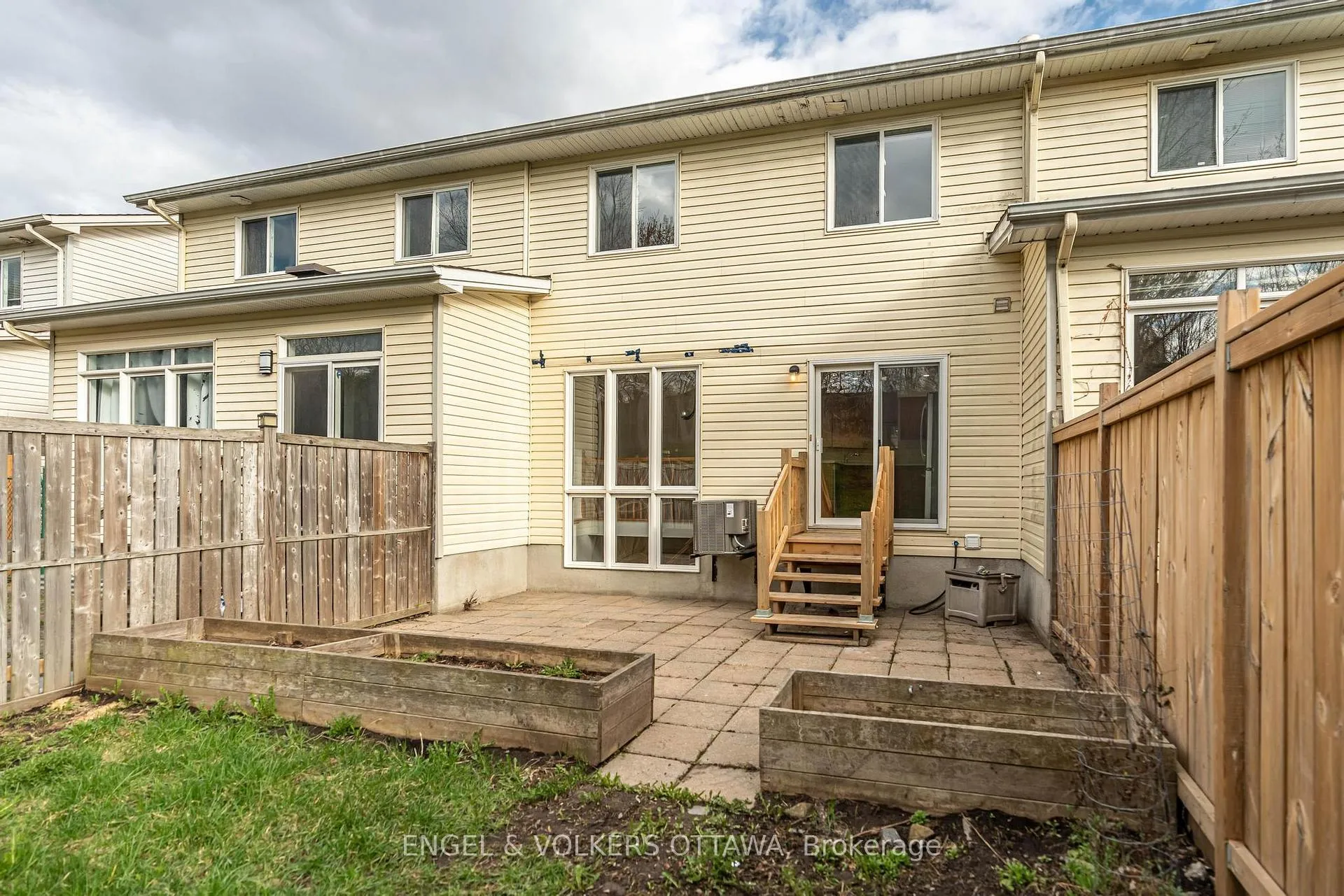 Photo 42 of 149 Duntroon Circle, Ottawa, Hunt Club Park/Greenboro — HOMEH