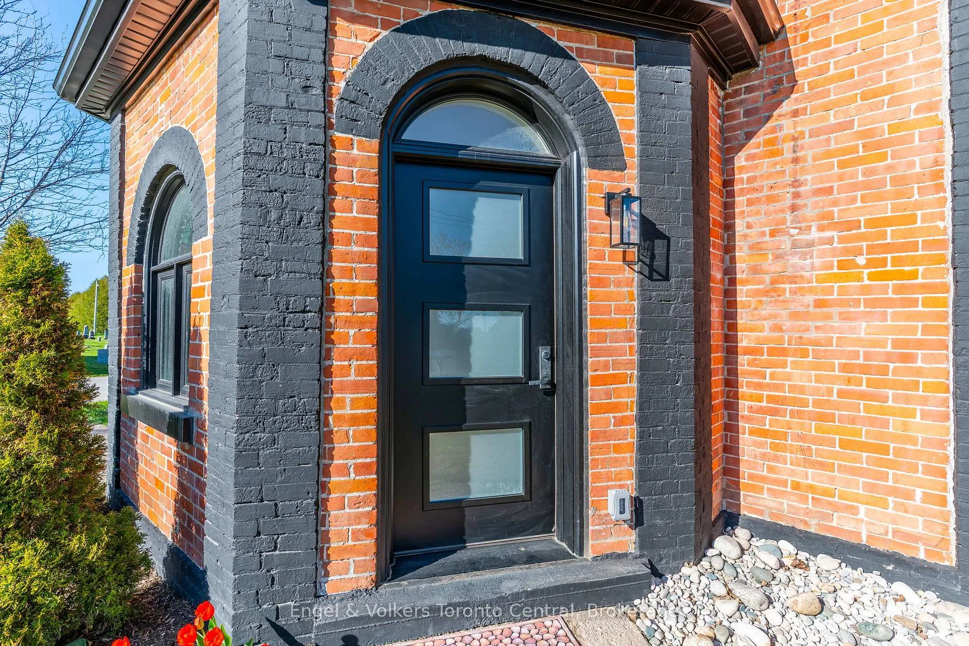 Photo 2 of 57 Crawford Street, Chatsworth — HOMEH