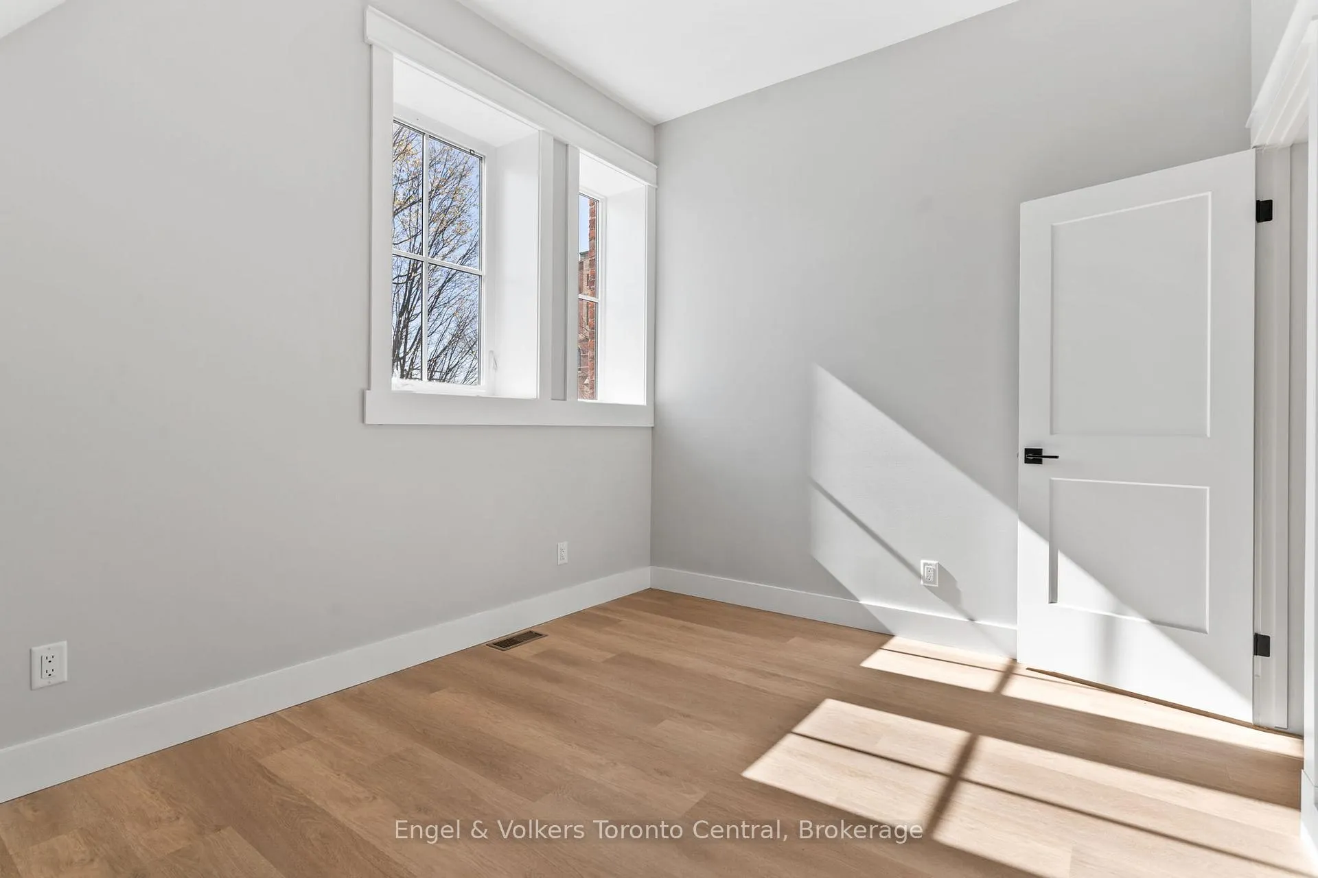 Photo 19 of 57 Crawford Street, Chatsworth — HOMEH