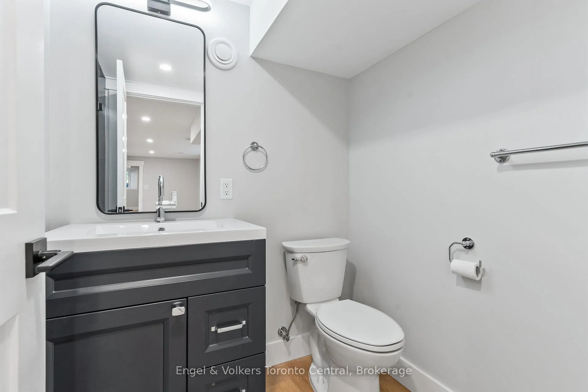 Photo 32 of 57 Crawford Street, Chatsworth — HOMEH