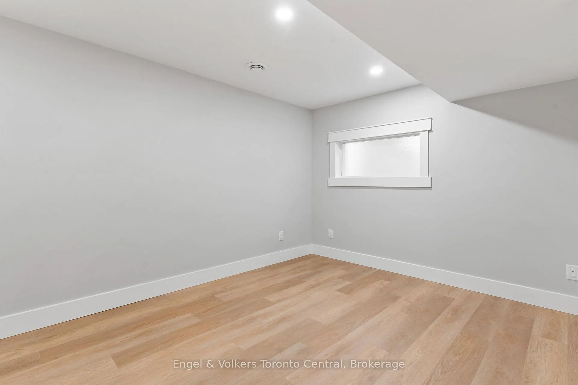 Photo 35 of 57 Crawford Street, Chatsworth — HOMEH