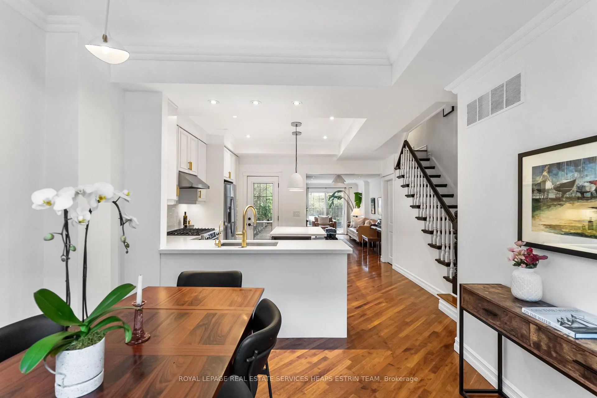 Photo 7 of 31 Birch Avenue, Toronto, Yonge-St. Clair — HOMEH