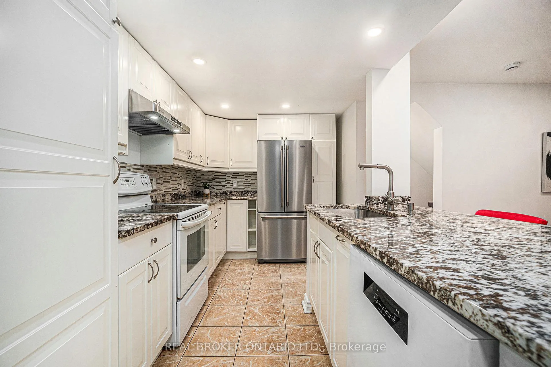 Photo 11 of Unit 5, 1204 Shillington Avenue, Ottawa, Carlington — HOMEH