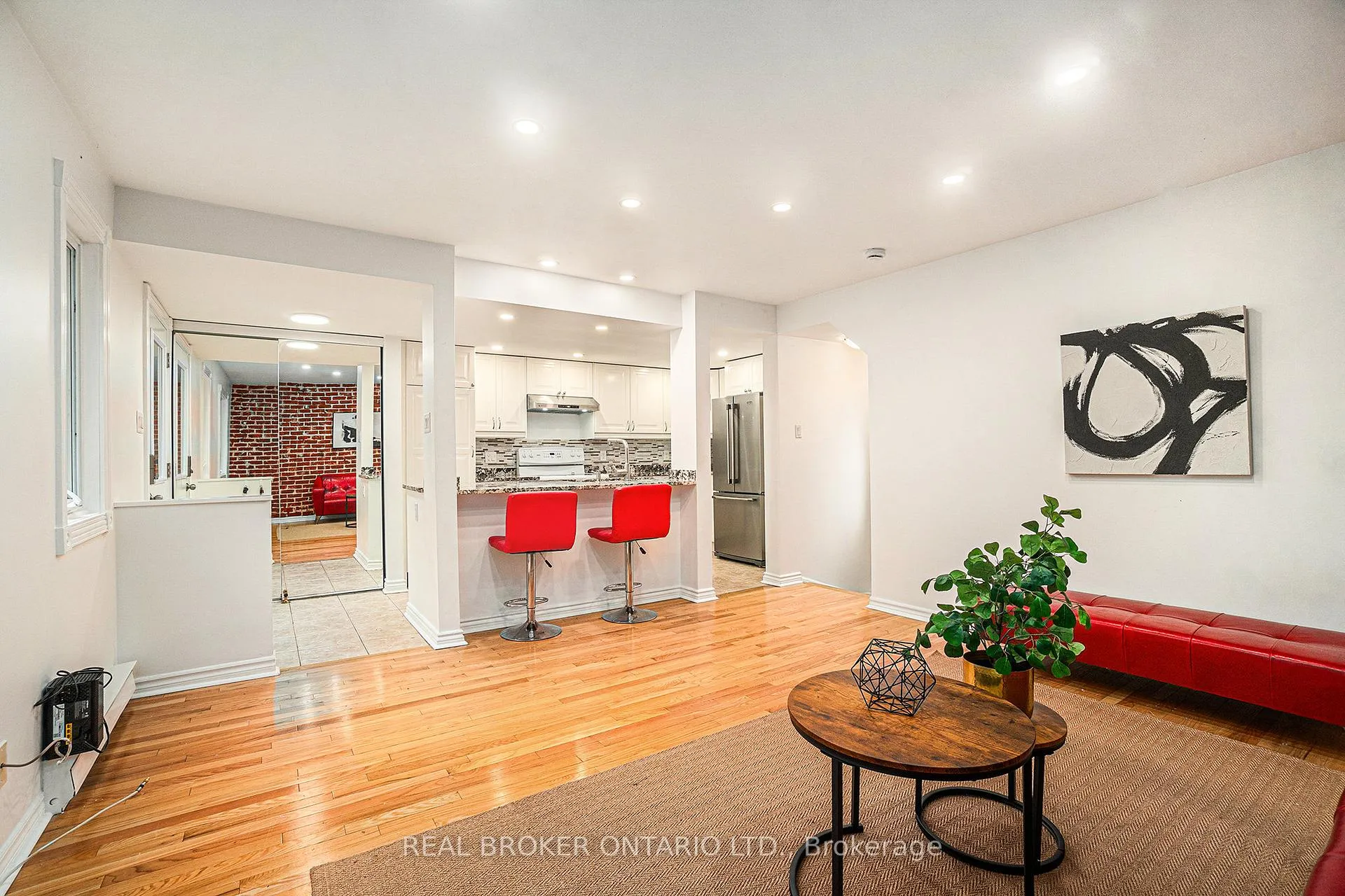 Photo 4 of Unit 5, 1204 Shillington Avenue, Ottawa, Carlington — HOMEH