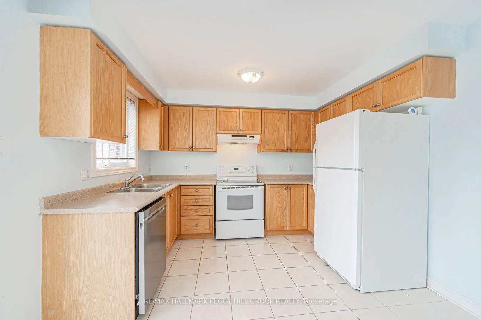 Photo 4 of 1 Michael Crescent, Barrie, East Bayfield — HOMEH