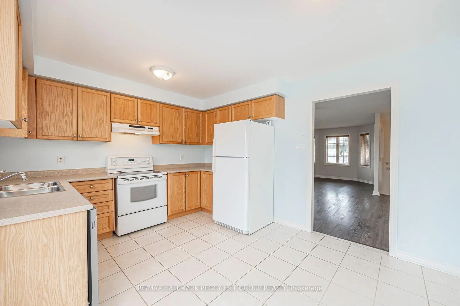 Photo 6 of 1 Michael Crescent, Barrie, East Bayfield — HOMEH