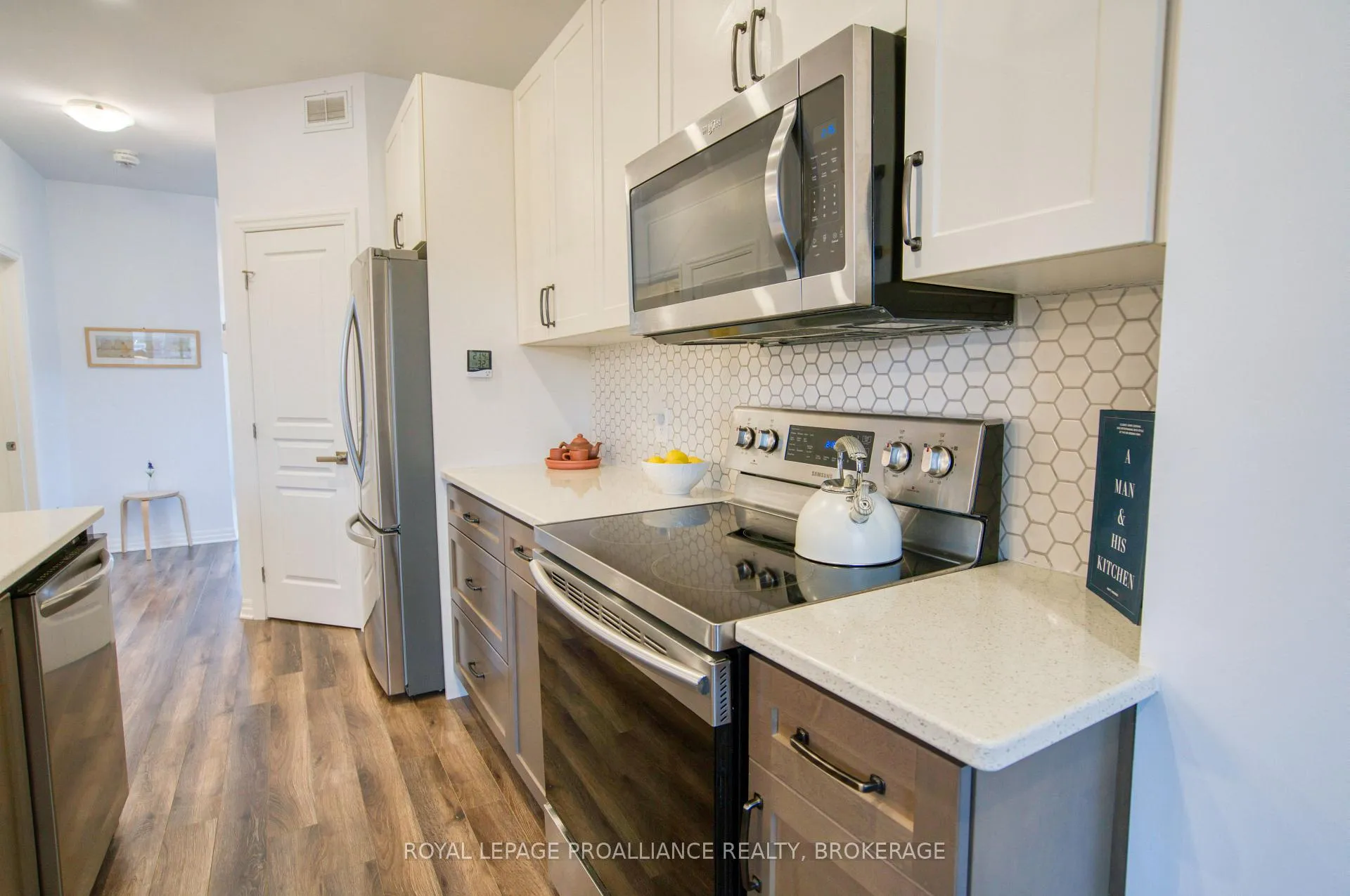 Photo 10 of 938 Riverview Way, Kingston, Kingston East (Incl Barret Crt) — HOMEH