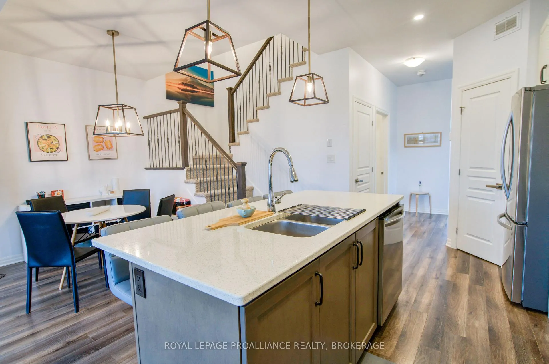 Photo 12 of 938 Riverview Way, Kingston, Kingston East (Incl Barret Crt) — HOMEH