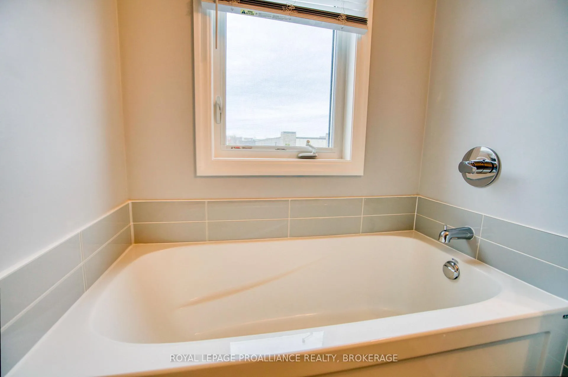 Photo 22 of 938 Riverview Way, Kingston, Kingston East (Incl Barret Crt) — HOMEH
