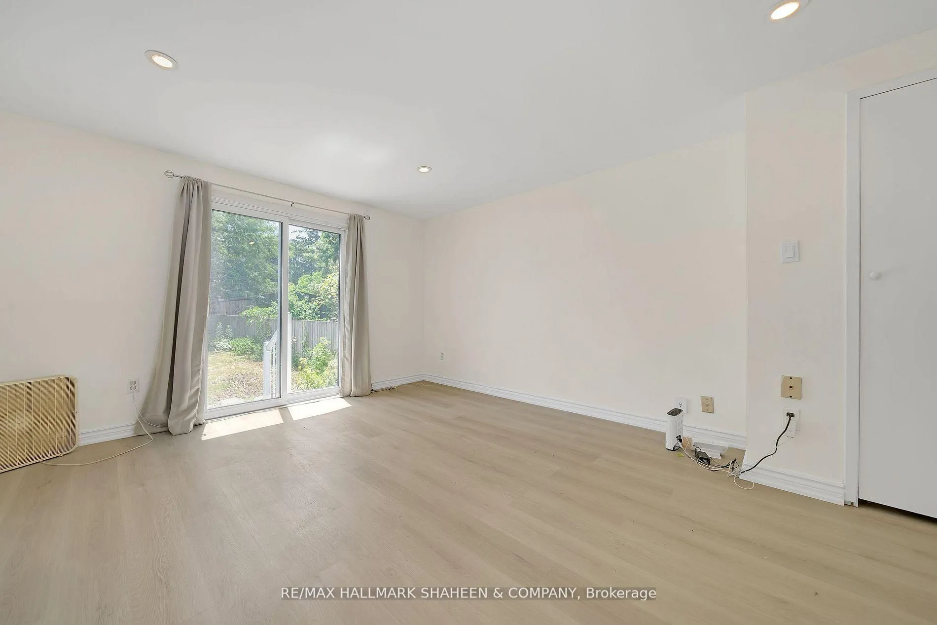 Photo 11 of 203 Quebec Street, Oshawa, Vanier — HOMEH