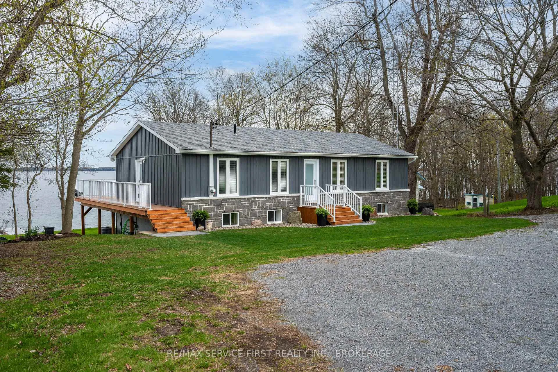 Front of 1890 Howe Island Drive
