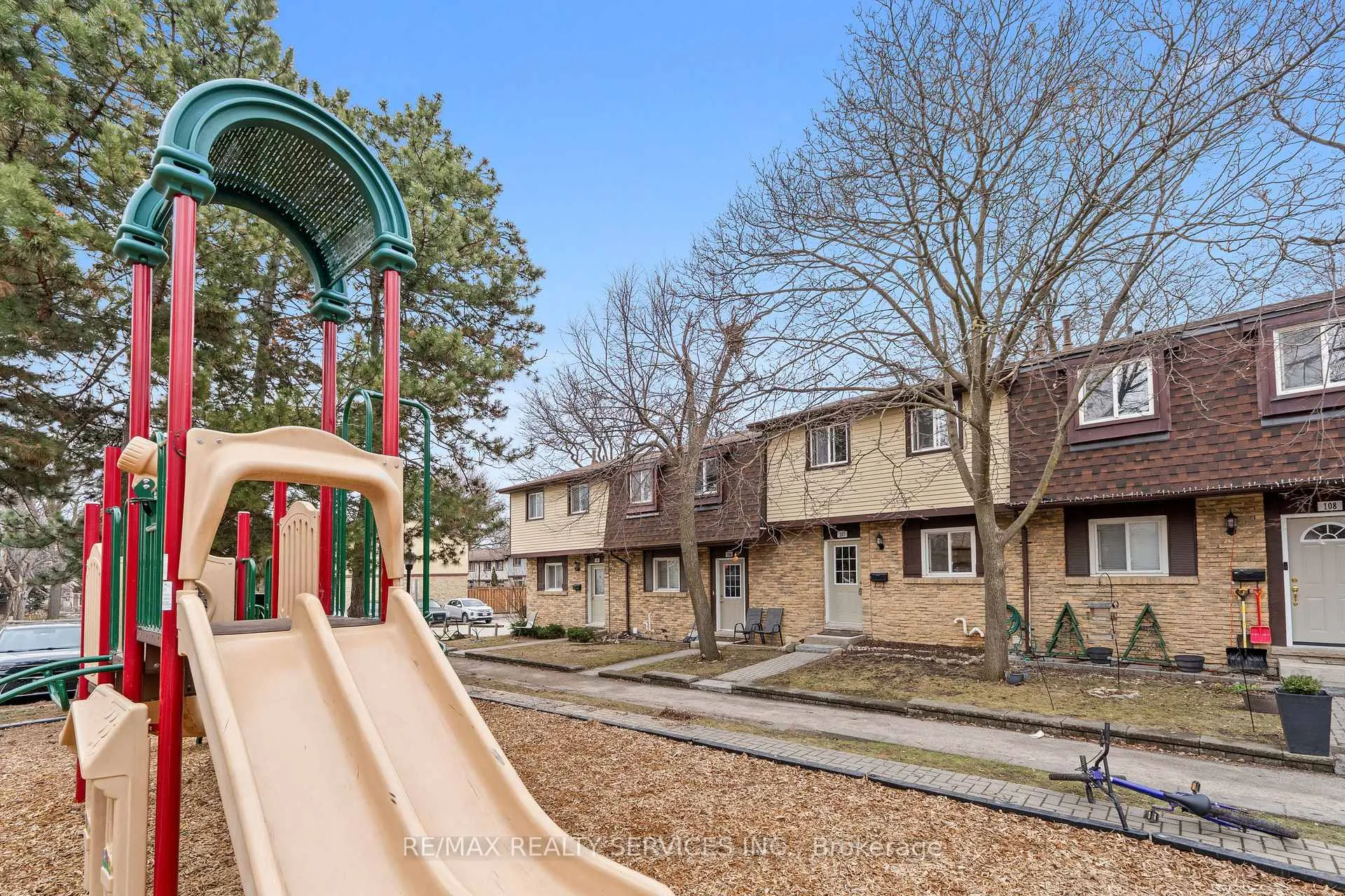 Photo 3 of Unit 107, 45 Hansen Road N, Brampton, Madoc — HOMEH