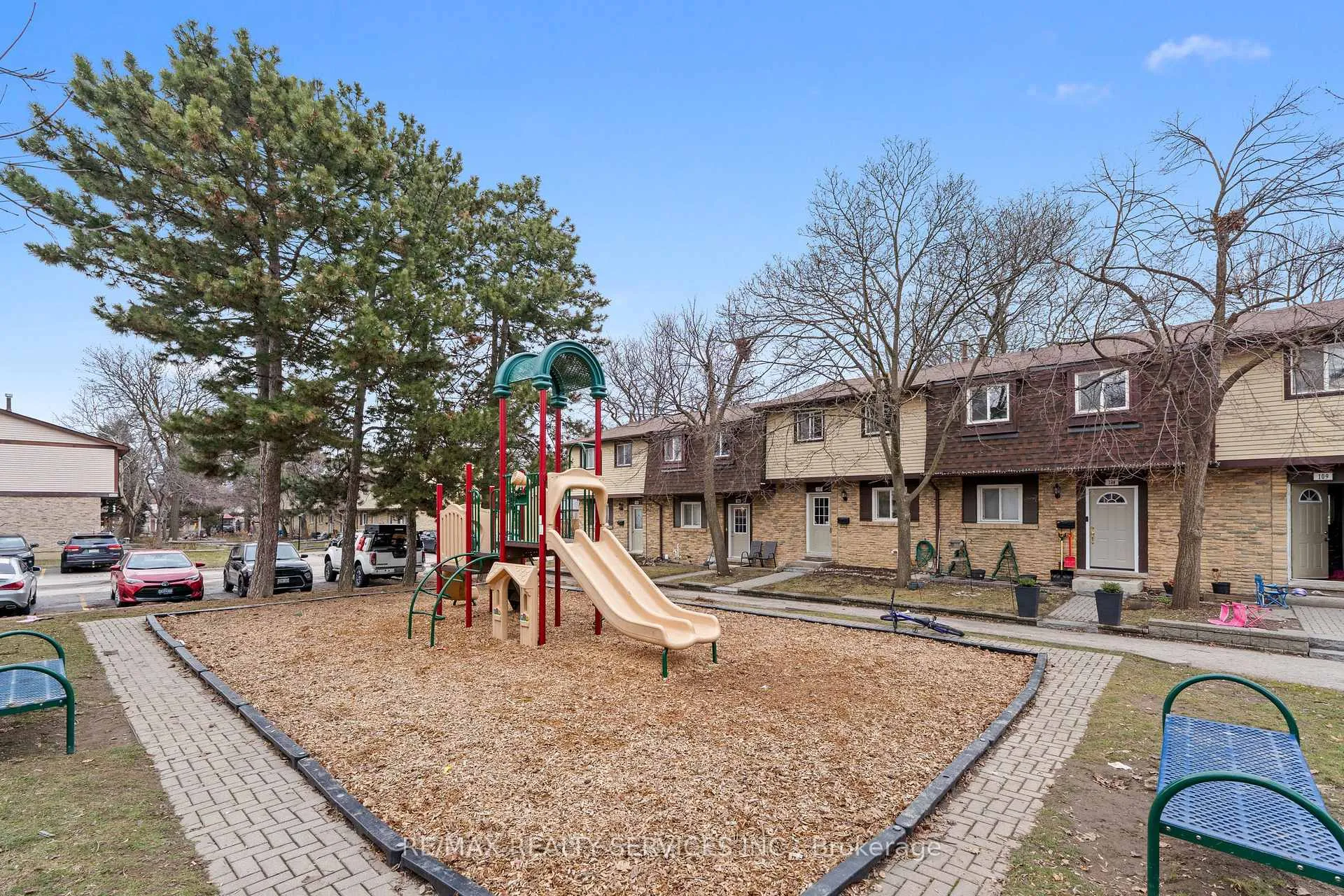 Photo 4 of Unit 107, 45 Hansen Road N, Brampton, Madoc — HOMEH
