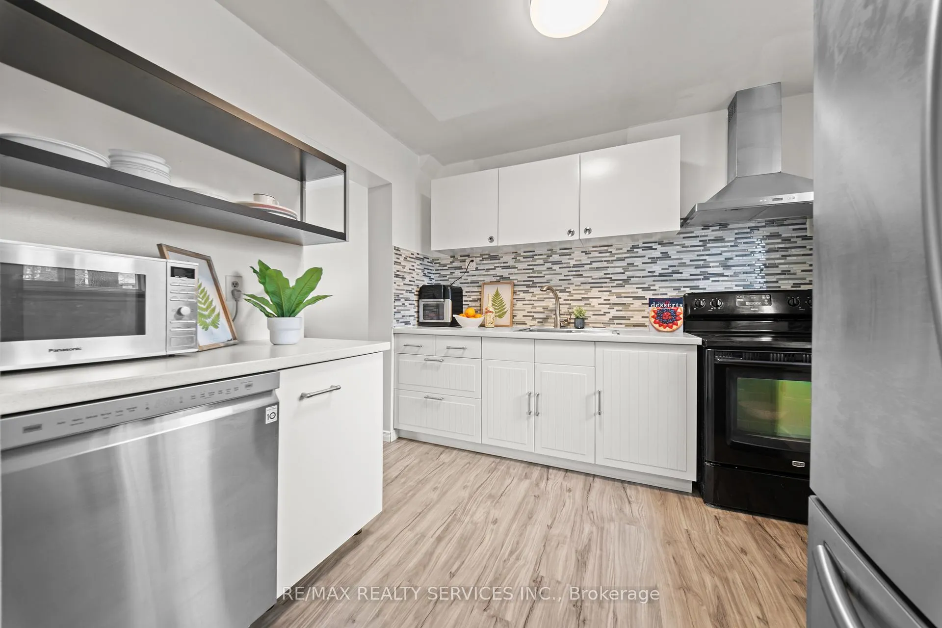 Photo 11 of Unit 107, 45 Hansen Road N, Brampton, Madoc — HOMEH