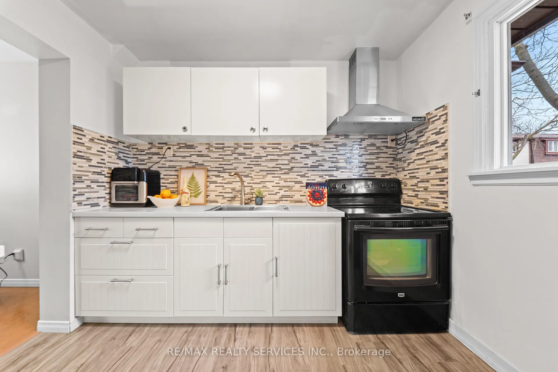 Photo 12 of Unit 107, 45 Hansen Road N, Brampton, Madoc — HOMEH