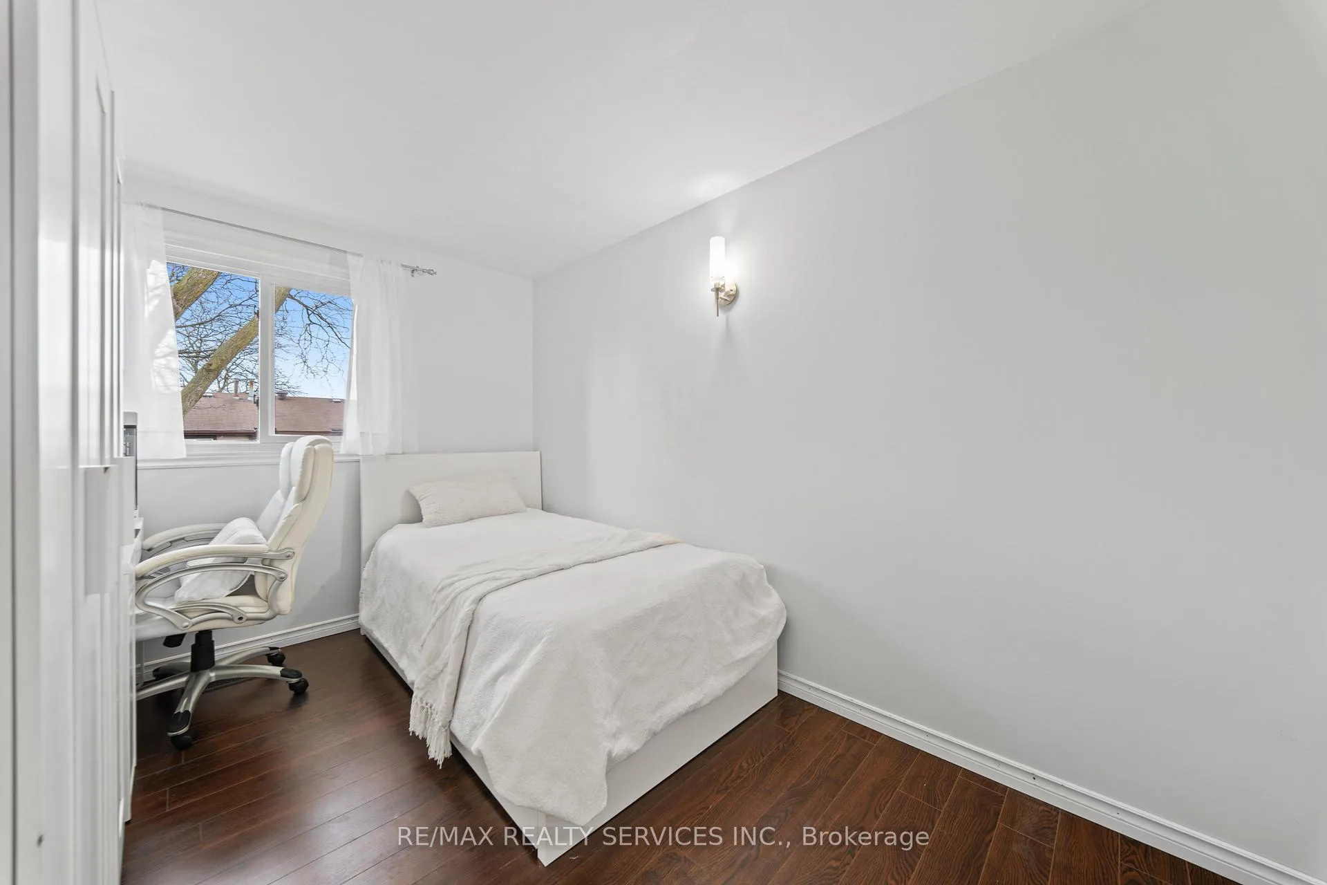Photo 31 of Unit 107, 45 Hansen Road N, Brampton, Madoc — HOMEH