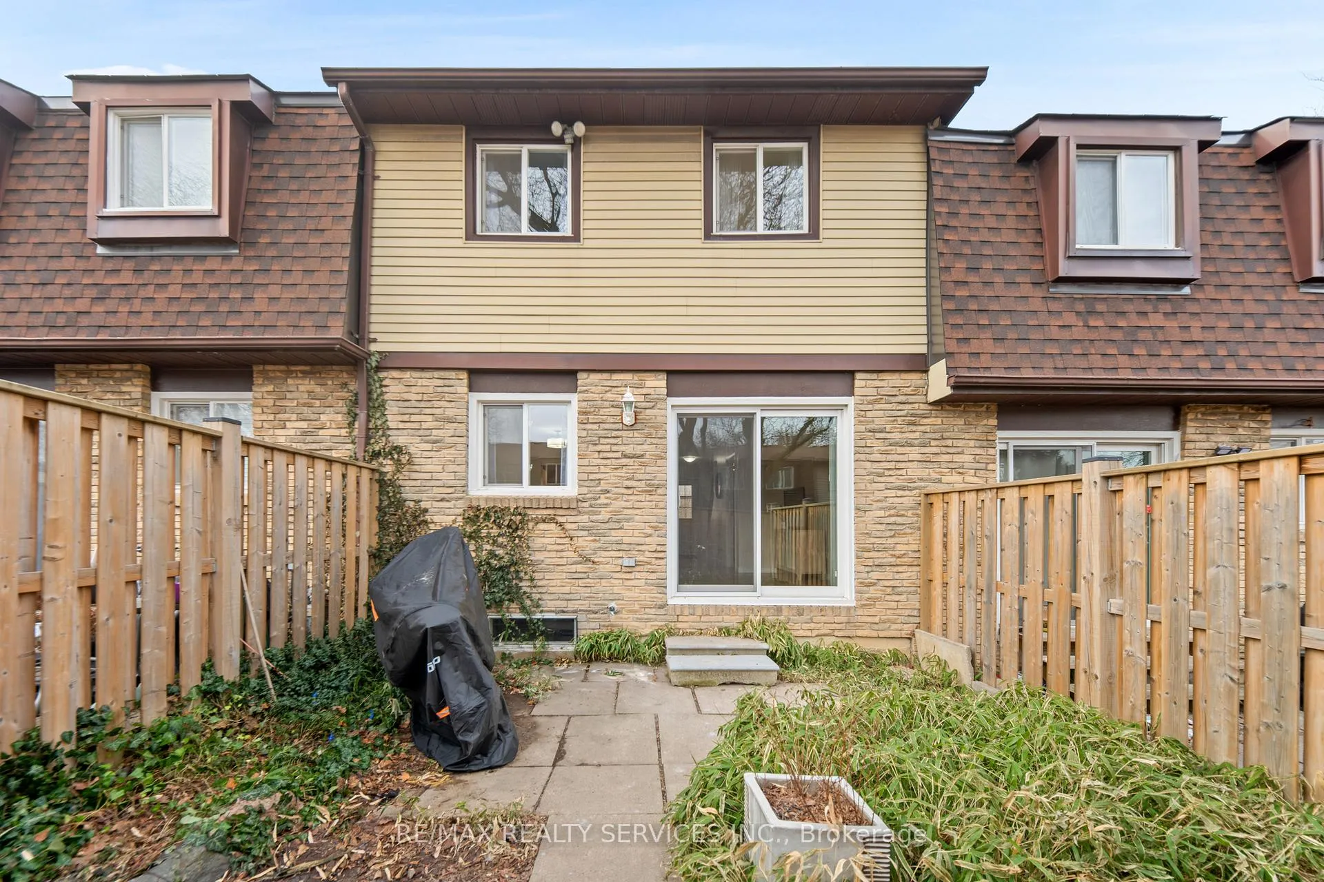 Photo 37 of Unit 107, 45 Hansen Road N, Brampton, Madoc — HOMEH
