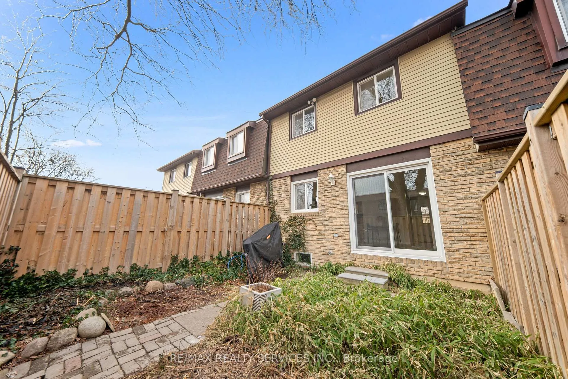 Photo 38 of Unit 107, 45 Hansen Road N, Brampton, Madoc — HOMEH