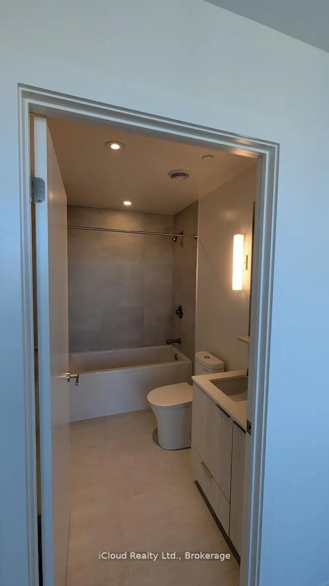 Photo 11 of Unit 2414, 120 Broadway Avenue E, Toronto, Mount Pleasant West — HOMEH