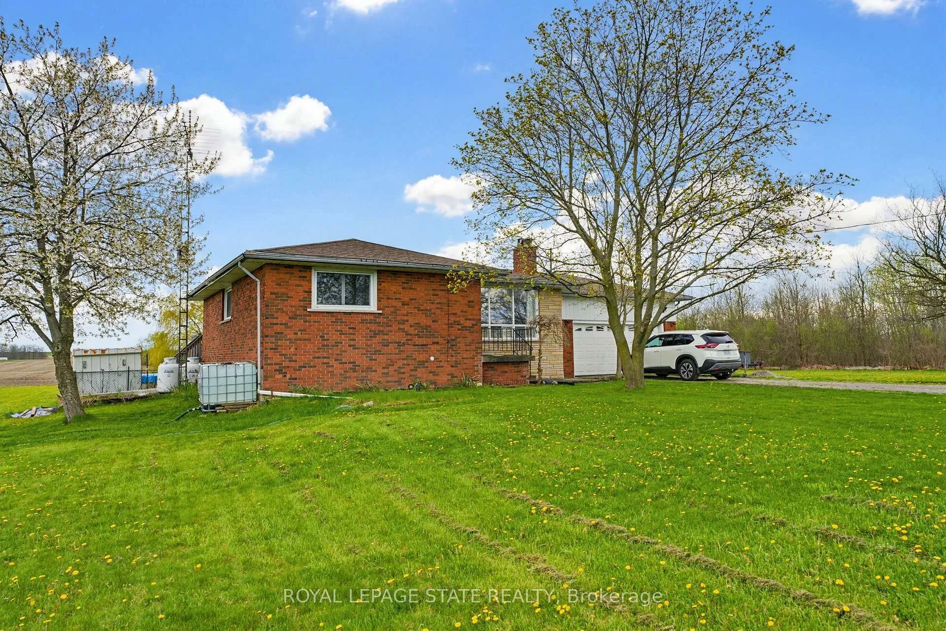 Photo 4 of 516 Mud Street E, Hamilton, Rural Stoney Creek — HOMEH