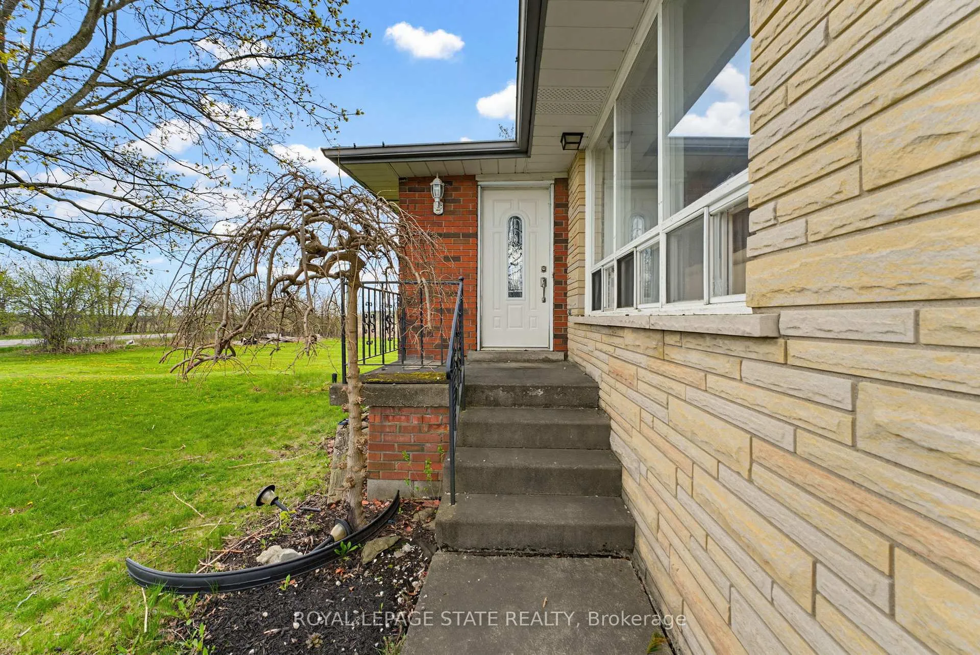 Photo 5 of 516 Mud Street E, Hamilton, Rural Stoney Creek — HOMEH