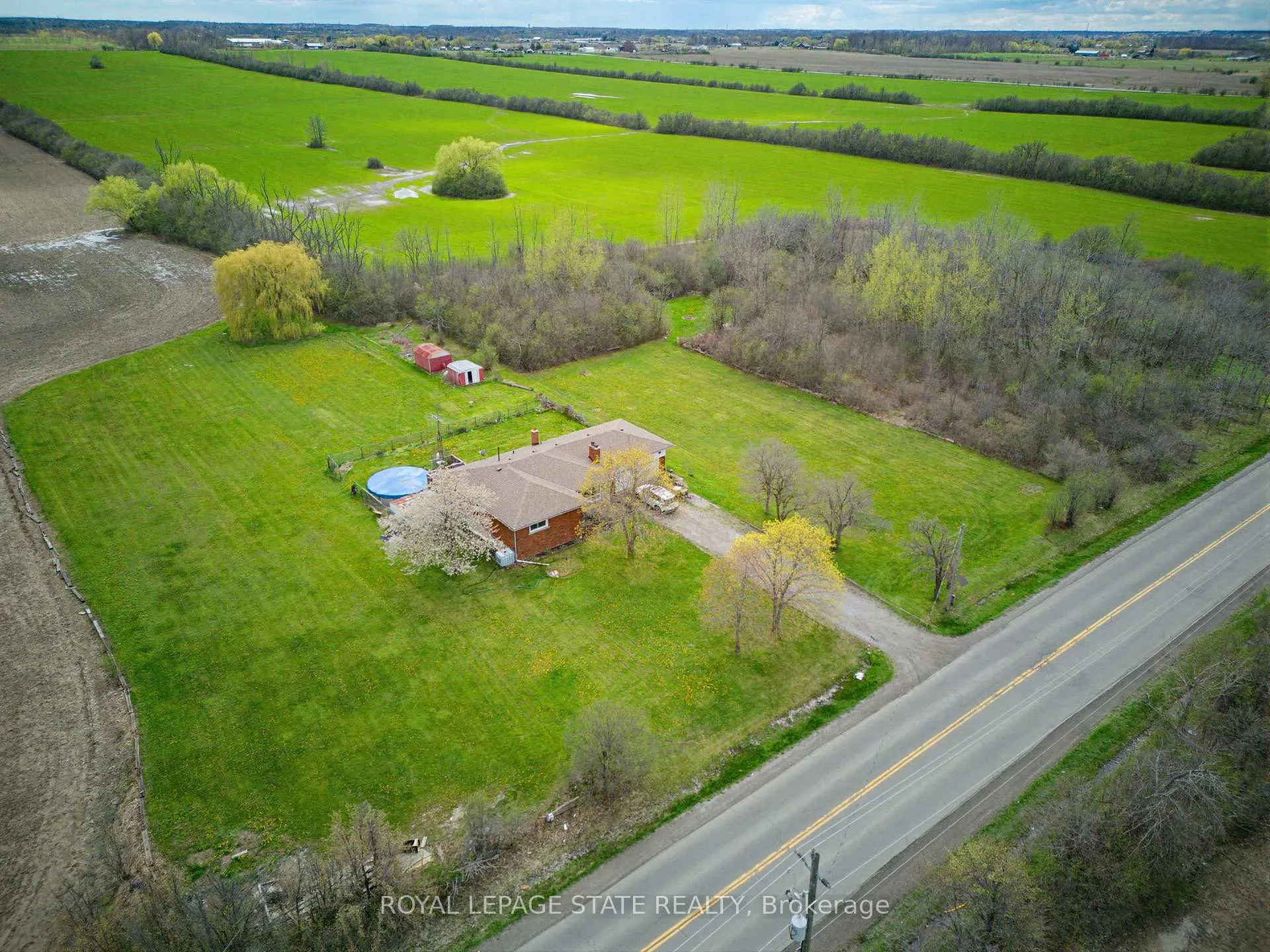 Photo 1 of 516 Mud Street E, Hamilton, Rural Stoney Creek — HOMEH