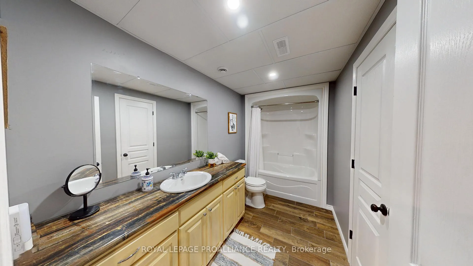 Photo 31 of Unit A, 2104 Highway 37, Belleville, Thurlow Ward — HOMEH