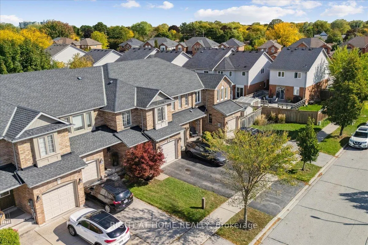 Photo 2 of 555 Taylor Crescent, Burlington, Shoreacres — HOMEH