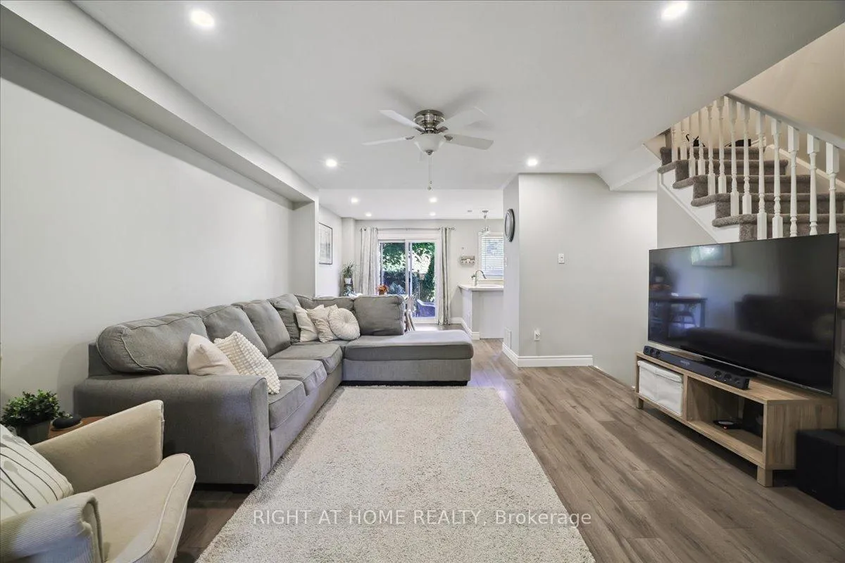 Photo 8 of 555 Taylor Crescent, Burlington, Shoreacres — HOMEH