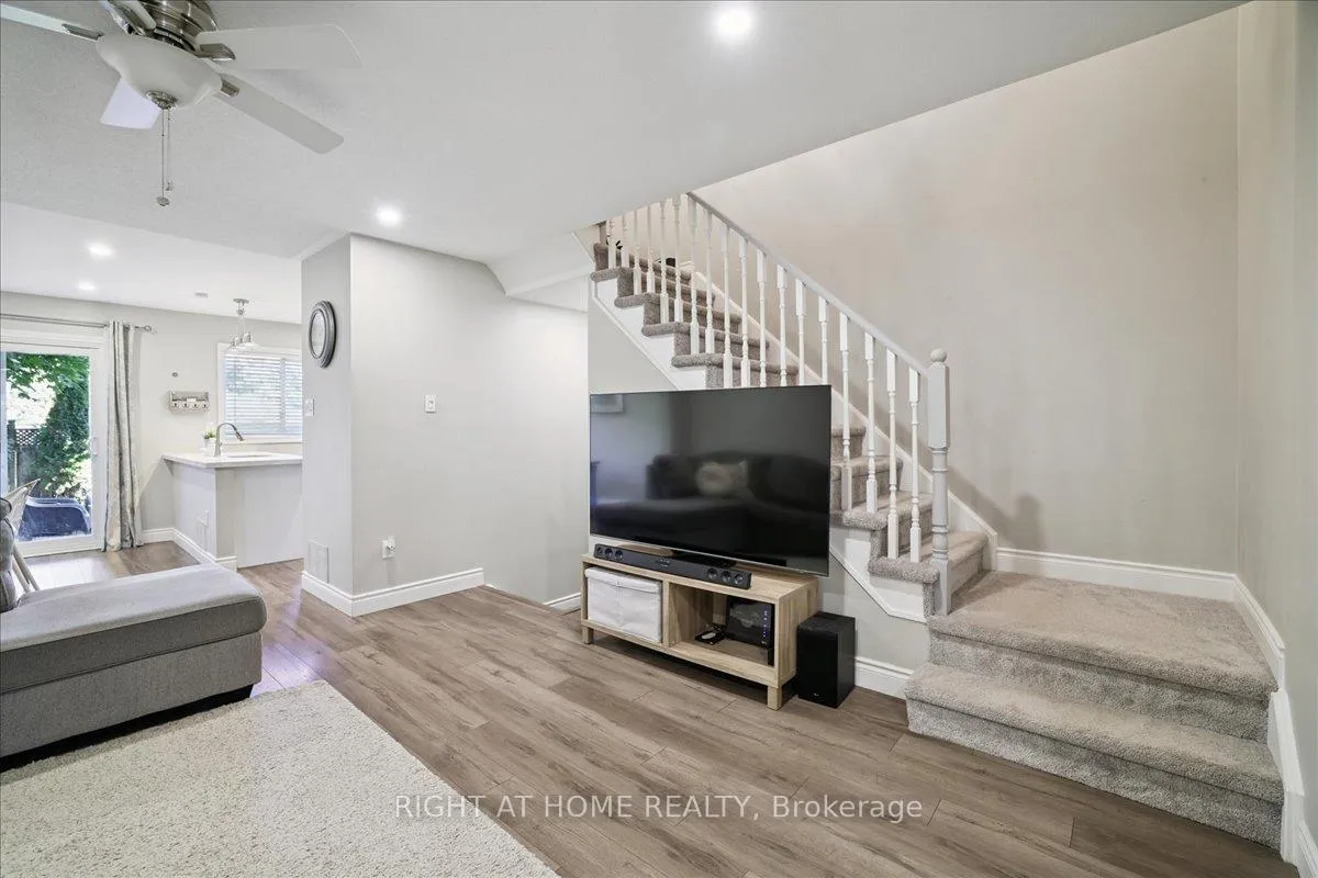 Photo 9 of 555 Taylor Crescent, Burlington, Shoreacres — HOMEH