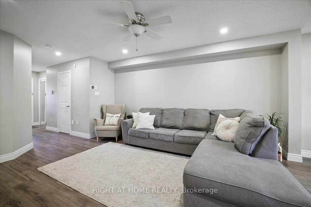 Photo 10 of 555 Taylor Crescent, Burlington, Shoreacres — HOMEH