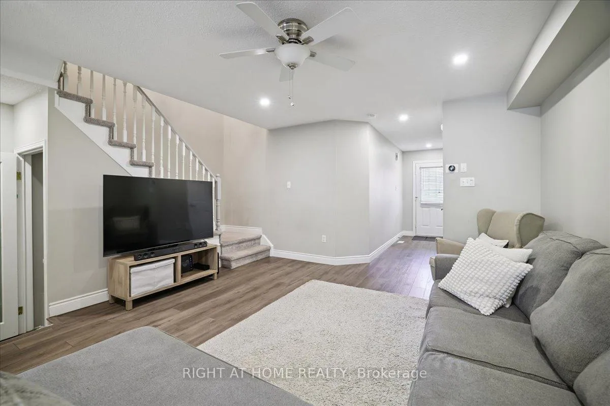 Photo 11 of 555 Taylor Crescent, Burlington, Shoreacres — HOMEH