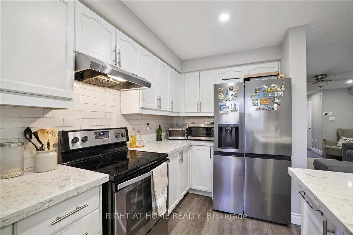 Photo 17 of 555 Taylor Crescent, Burlington, Shoreacres — HOMEH