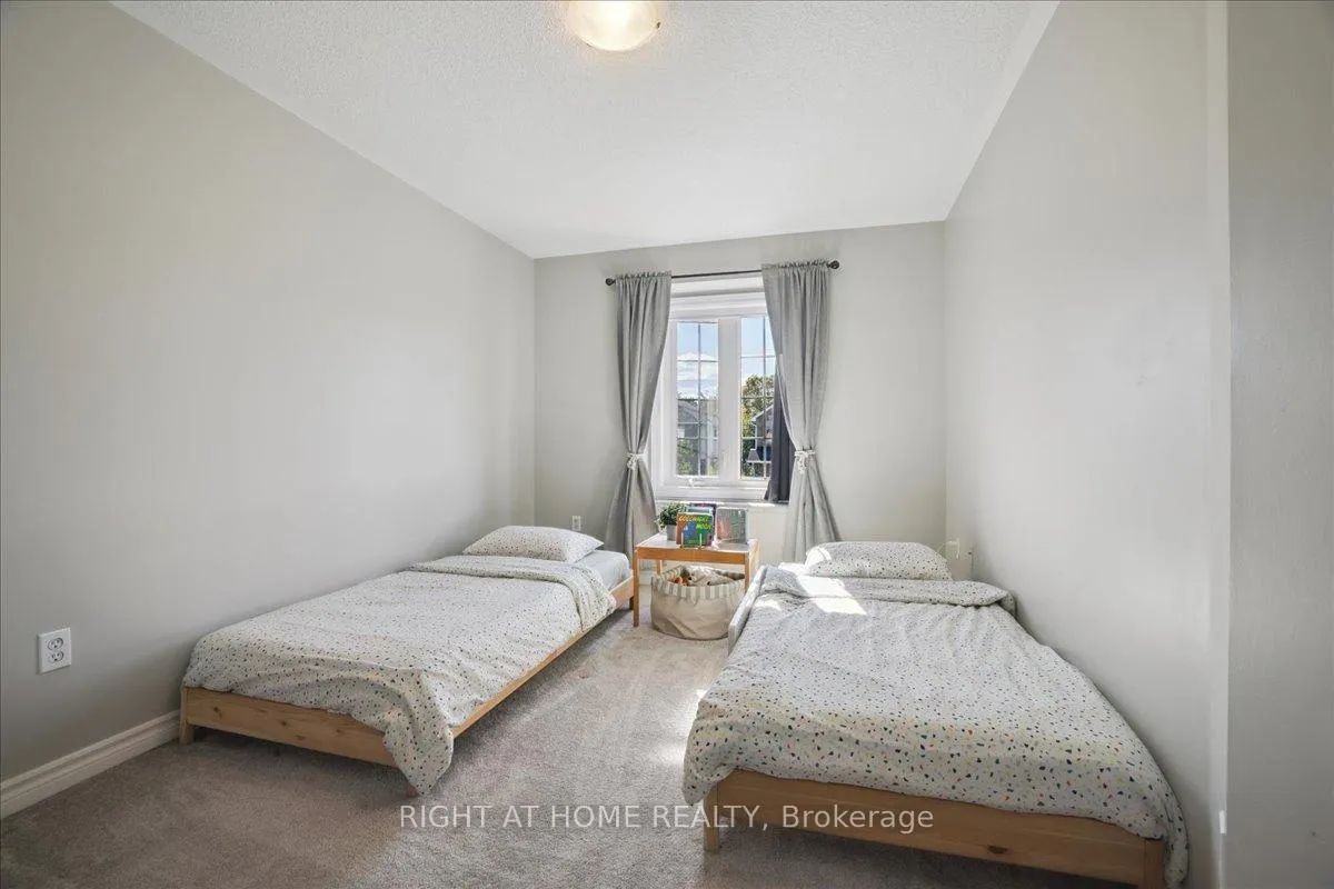 Photo 23 of 555 Taylor Crescent, Burlington, Shoreacres — HOMEH