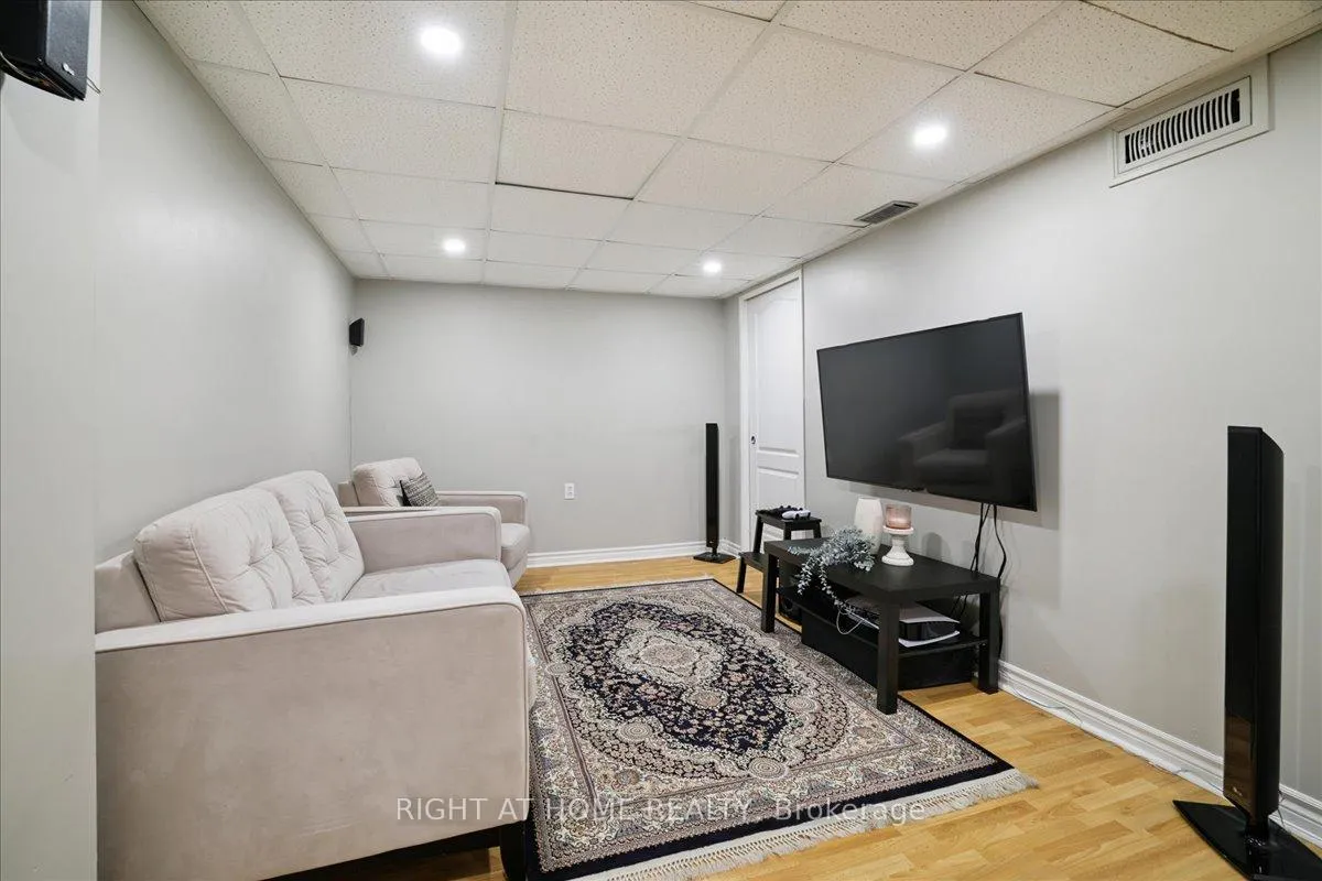 Photo 30 of 555 Taylor Crescent, Burlington, Shoreacres — HOMEH