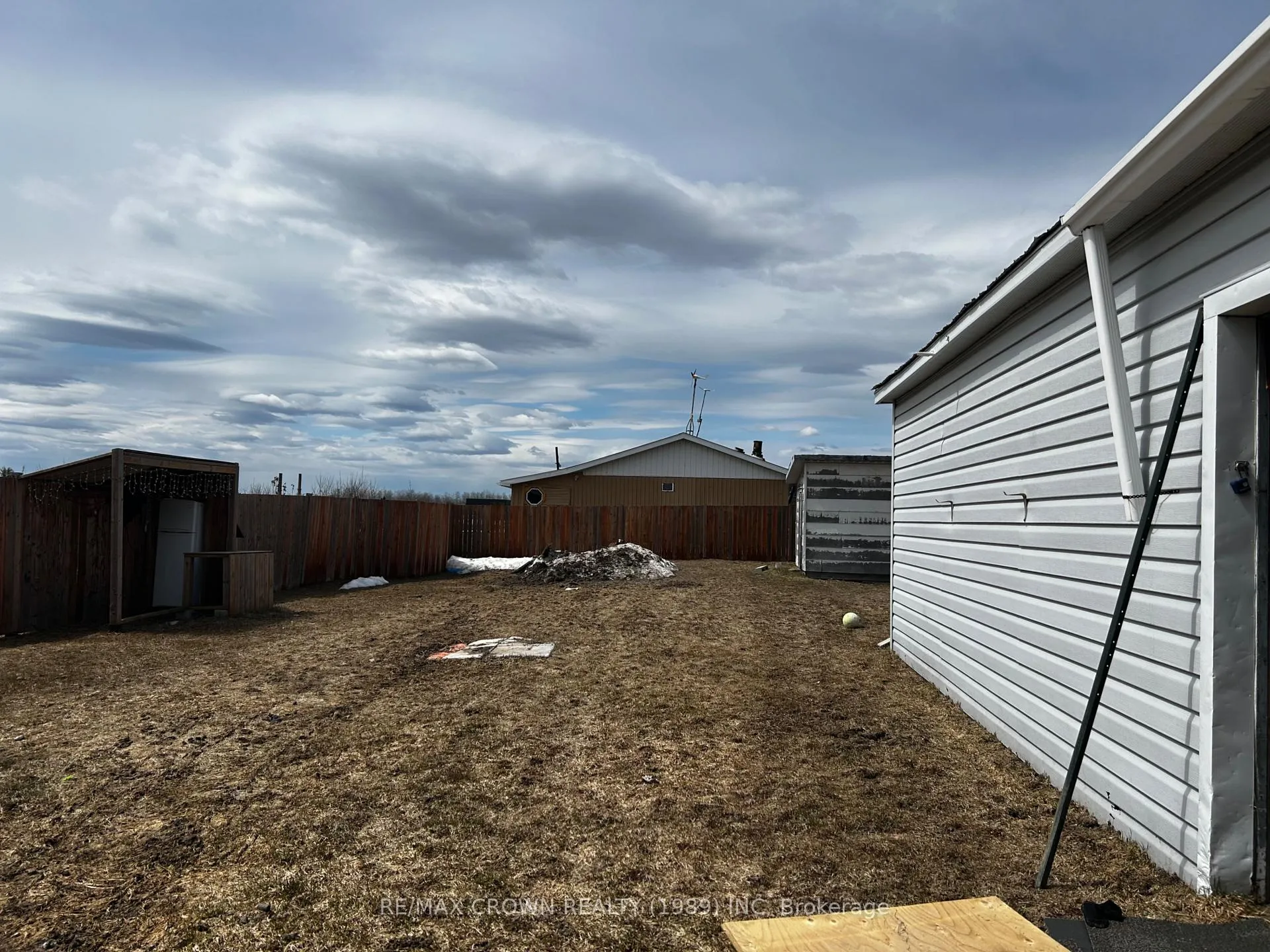 Photo 3 of 86 Brunelle Road N, Kapuskasing — HOMEH