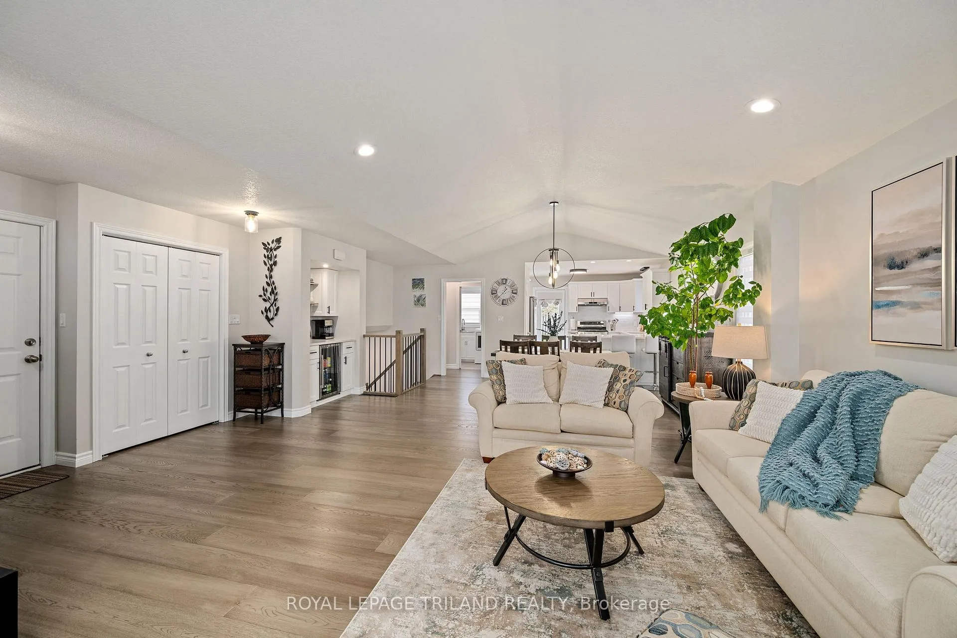 Photo 8 of 77 Shaw Boulevard, Central Elgin, Lynhurst — HOMEH