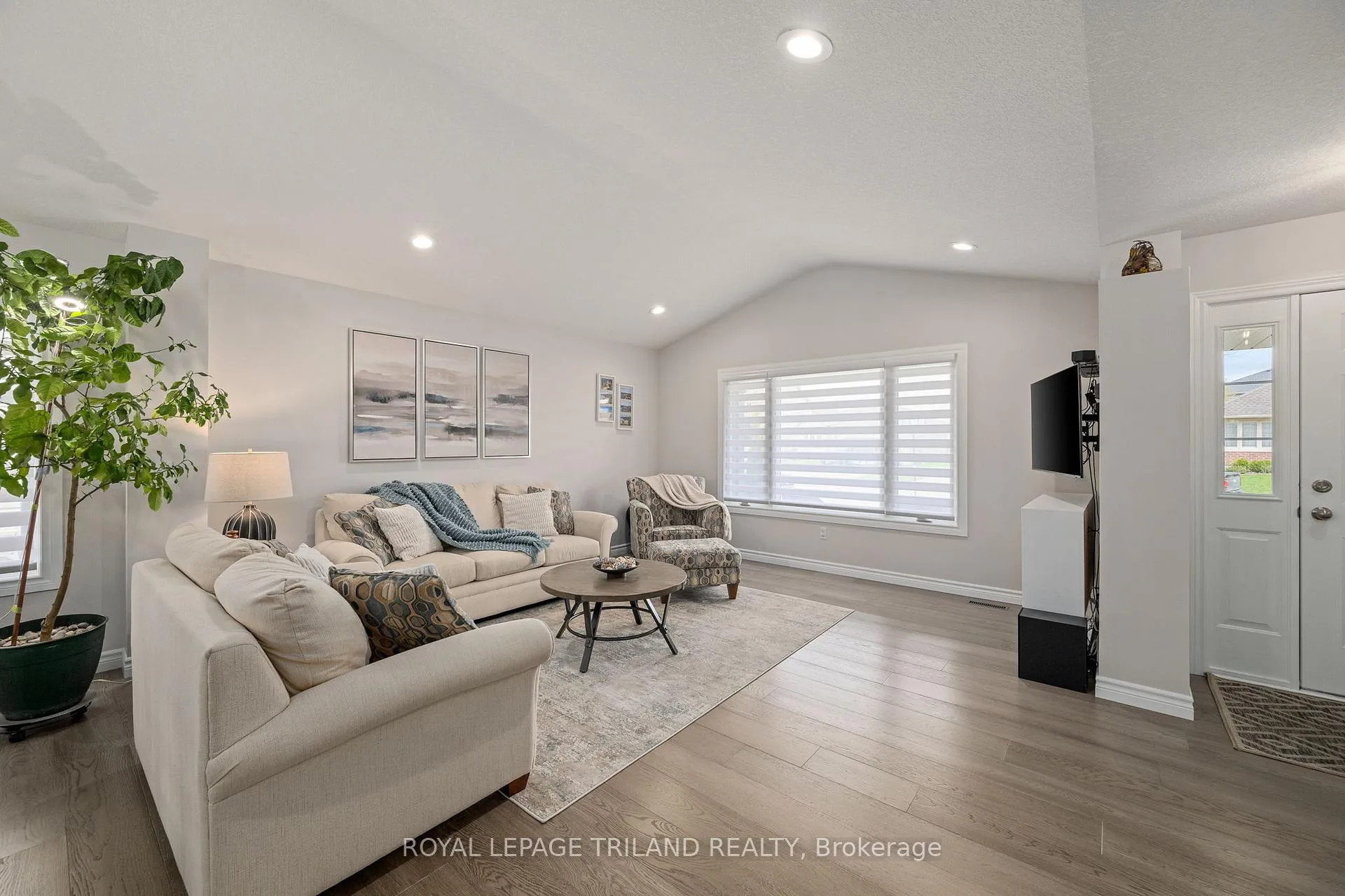 Photo 9 of 77 Shaw Boulevard, Central Elgin, Lynhurst — HOMEH