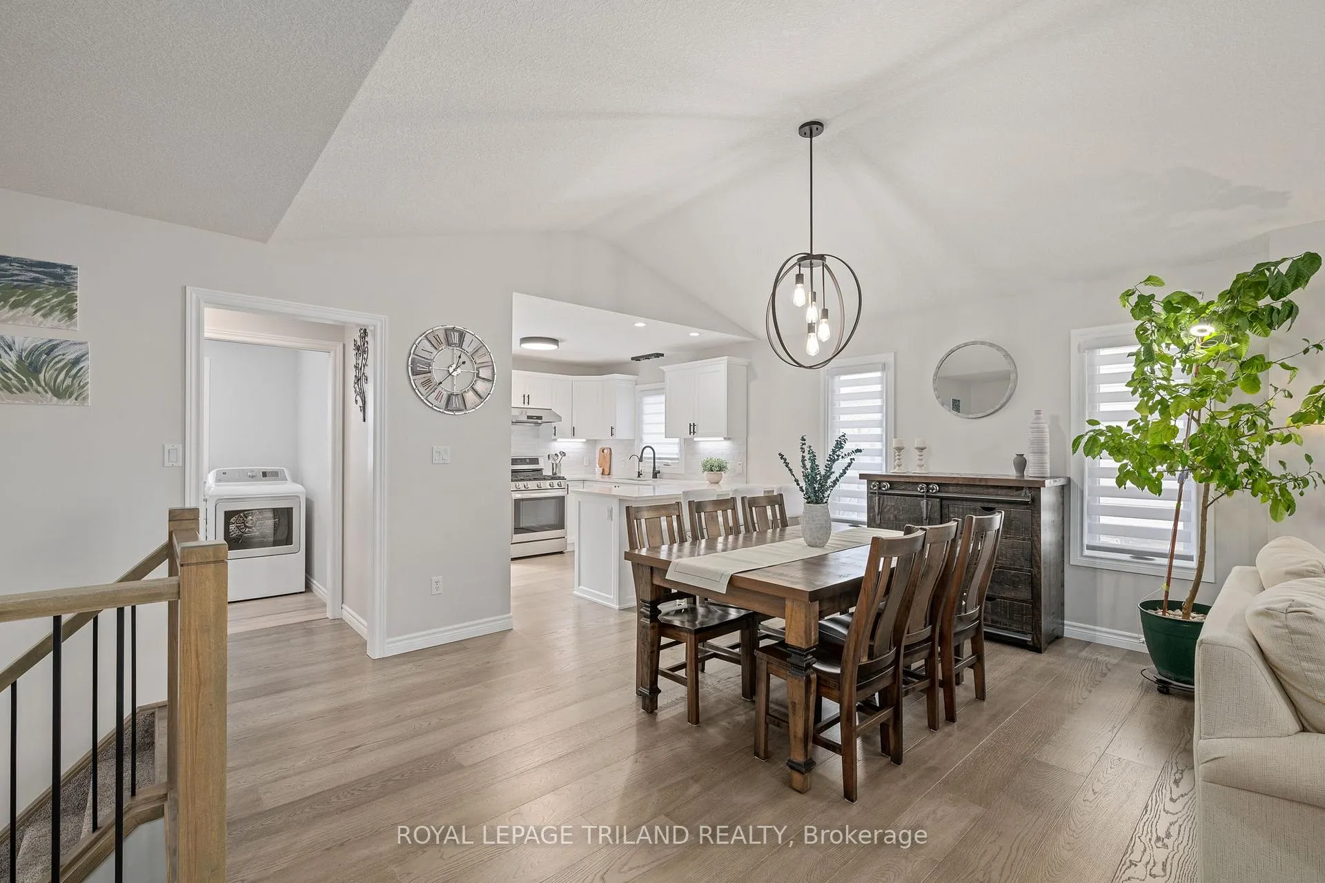 Photo 10 of 77 Shaw Boulevard, Central Elgin, Lynhurst — HOMEH
