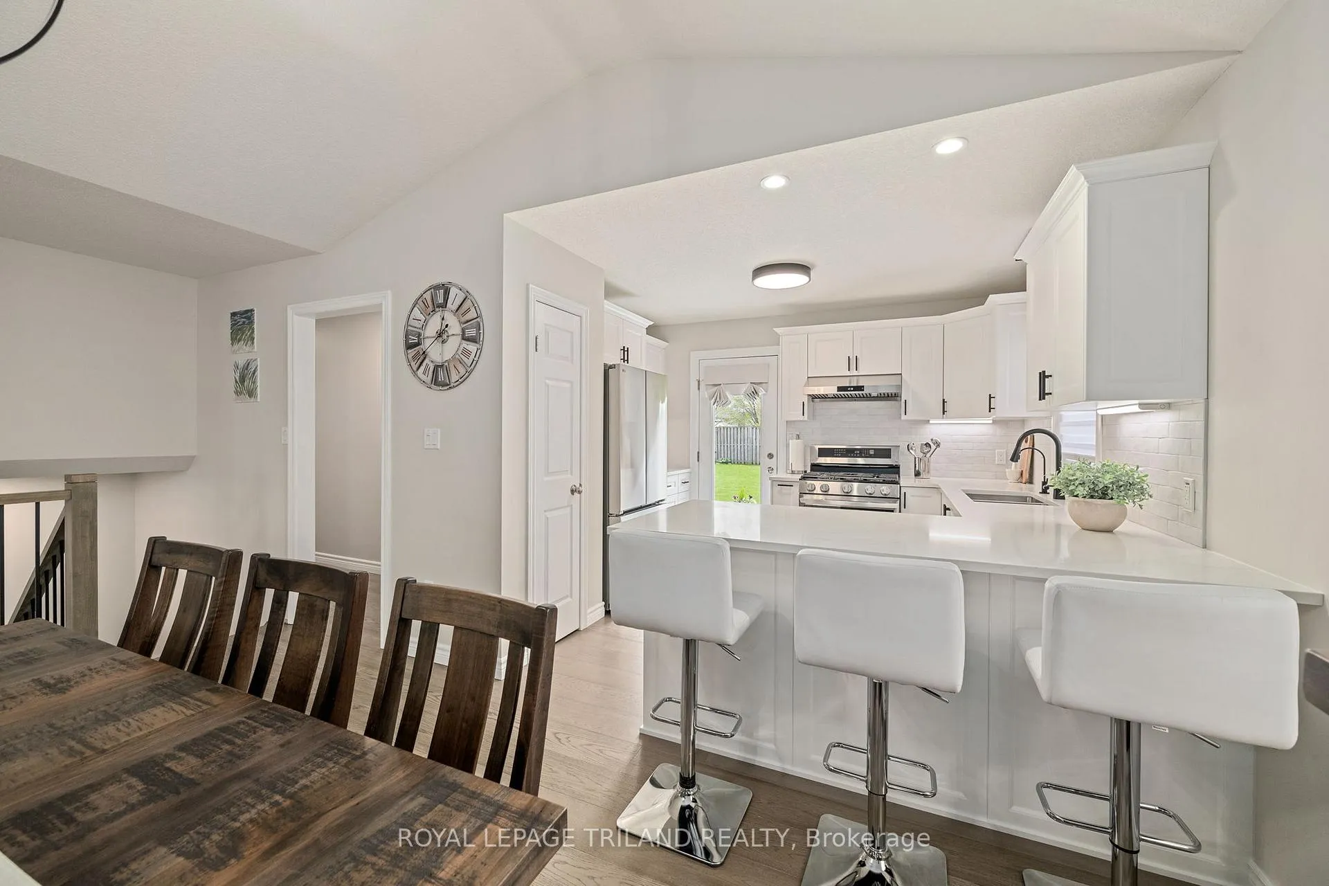 Photo 12 of 77 Shaw Boulevard, Central Elgin, Lynhurst — HOMEH