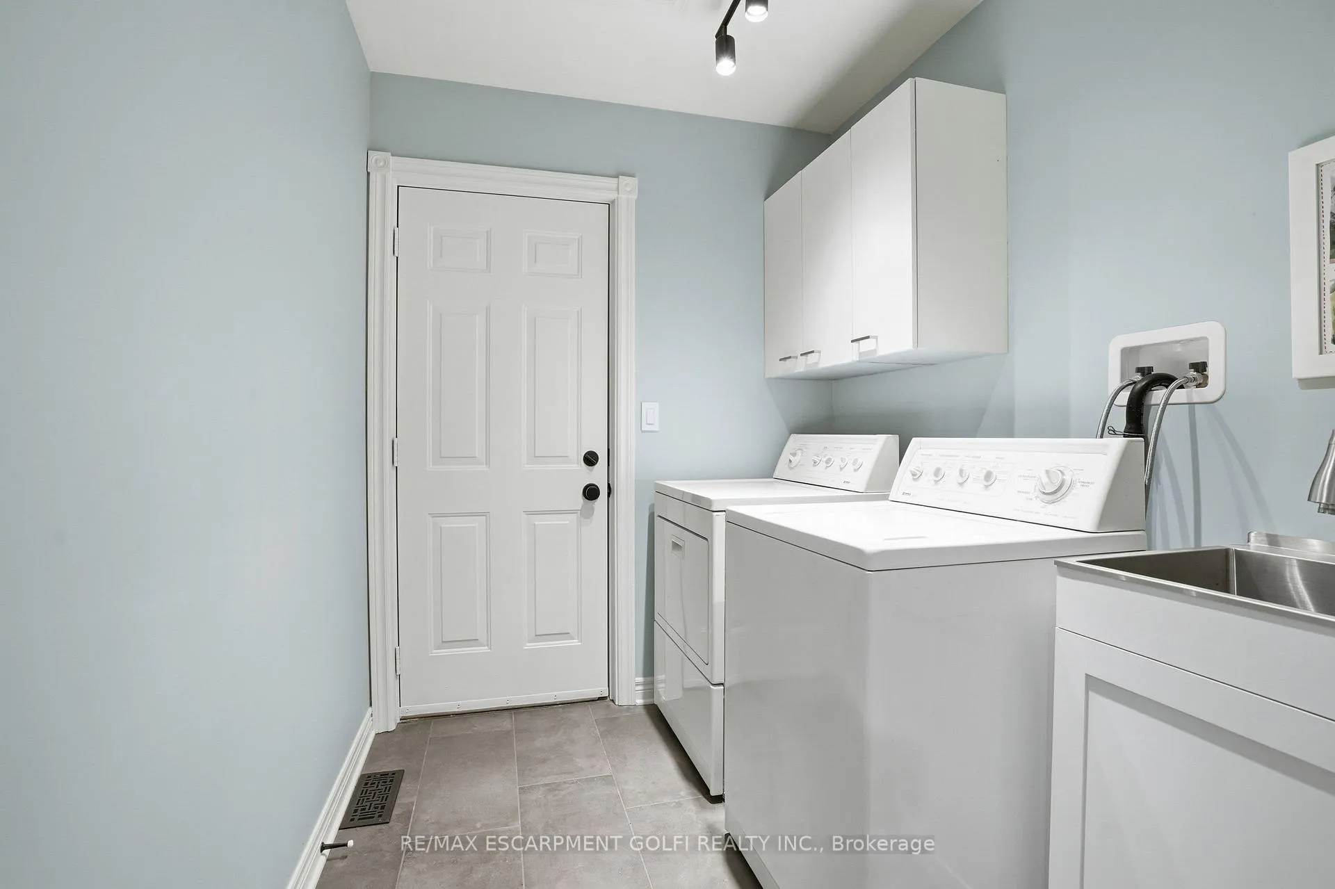 Photo 21 of 181 Lawrence Lane, Pelham, Fonthill — HOMEH