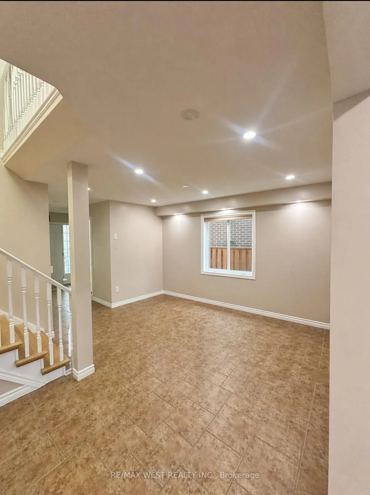 Photo 4 of 154 Thames Way, Hamilton, Mount Hope — HOMEH
