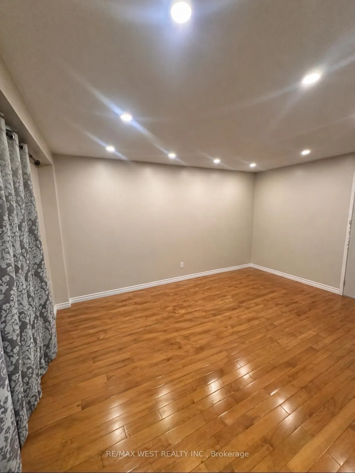 Photo 5 of 154 Thames Way, Hamilton, Mount Hope — HOMEH
