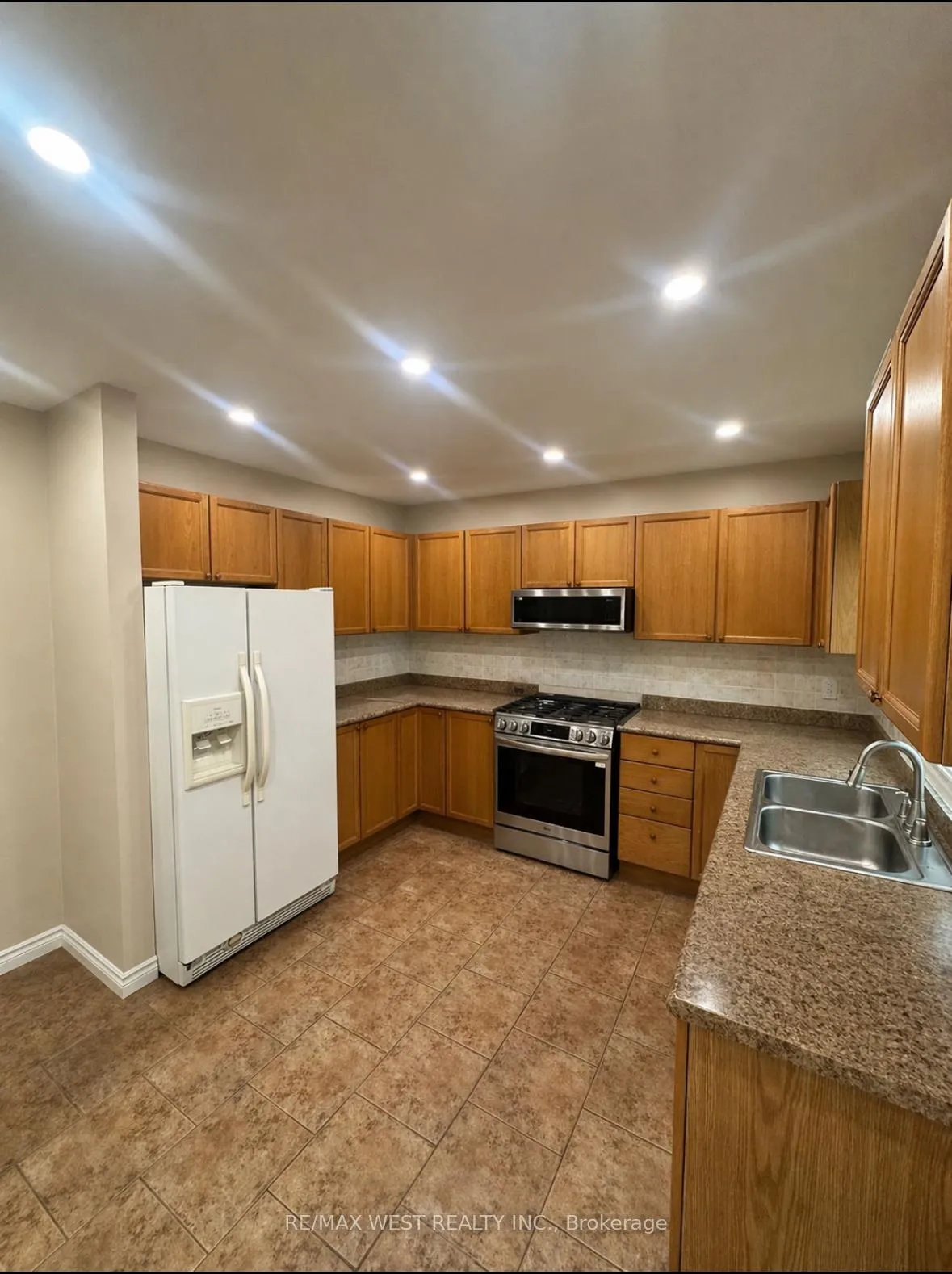 Photo 6 of 154 Thames Way, Hamilton, Mount Hope — HOMEH